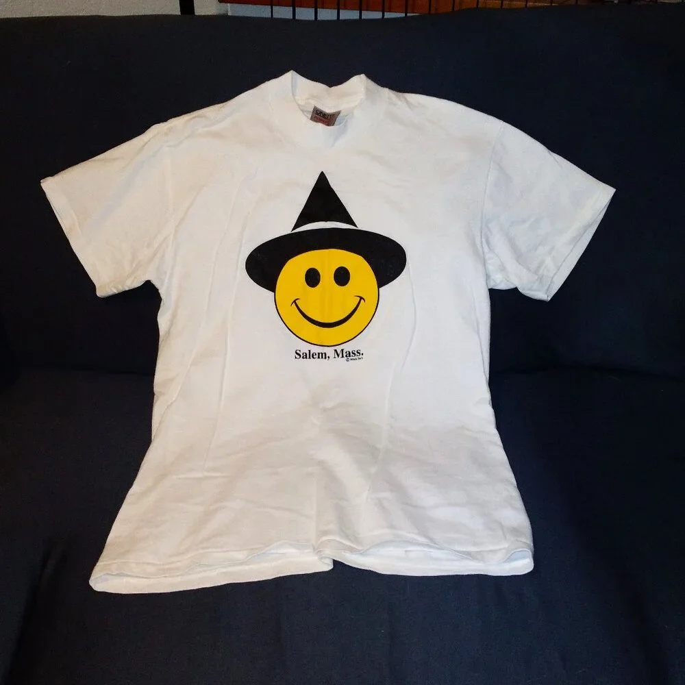 Vintage White Smiley Face with Witch Hat T-shirt from Salem, Mass – Size Medium - Picture 1 of 7